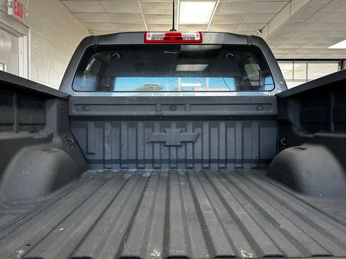 Used 2017 Chevrolet Colorado W/T w/ Custom Special Edition AWD/4WD image 8
