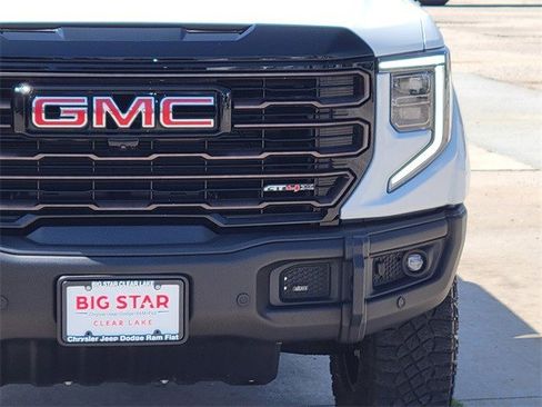 Used 2024 GMC Sierra 1500 AT4X image 9
