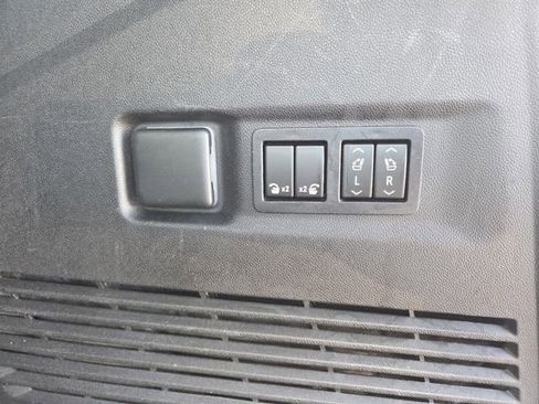 Used 2022 GMC Yukon XL Denali w/ Denali Ultimate Package image 19