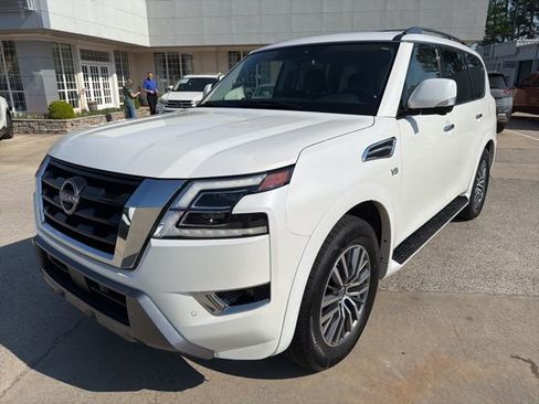 Used 2022 Nissan Armada SL w/ Captain's Chairs Package image 2