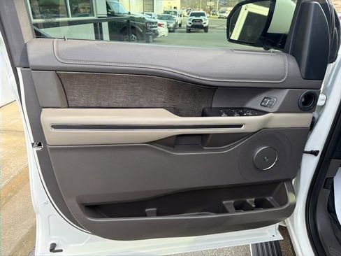 Used 2021 Ford Expedition Limited image 12
