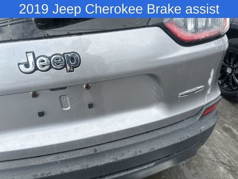 Used 2019 Jeep Cherokee Latitude w/ Popular Appearance Group image 17