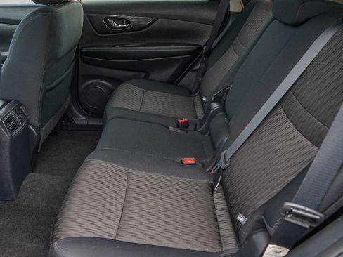 Used 2018 Nissan Rogue SV w/ Premium Package image 26