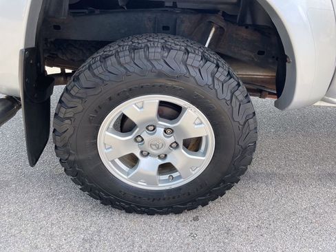 Used 2013 Toyota Tacoma 4x4 Double Cab w/ TRD Off-Road Pkg image 12