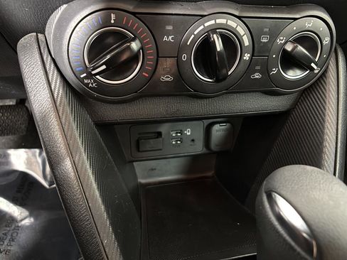 Used 2020 Toyota Yaris LE image 28