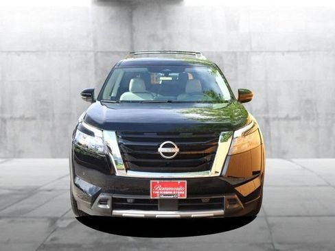 Certified 2025 Nissan Pathfinder SL AWD/4WD image 4
