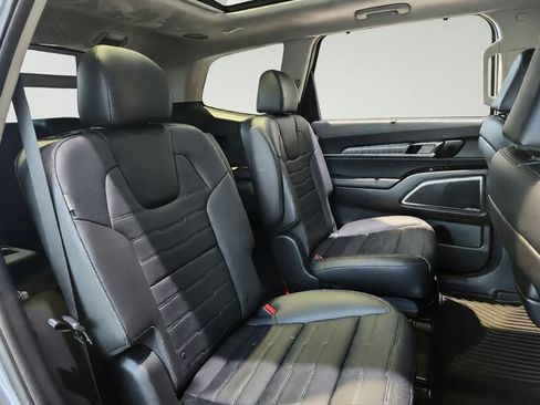 Certified 2023 Kia Telluride SX Prestige AWD/4WD image 28