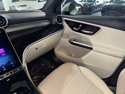 Used 2026 Mercedes-Benz GLC 300 image 30