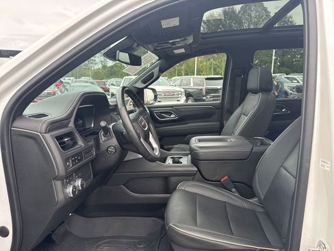 Used 2023 GMC Yukon SLT w/ SLT Premium Package image 9
