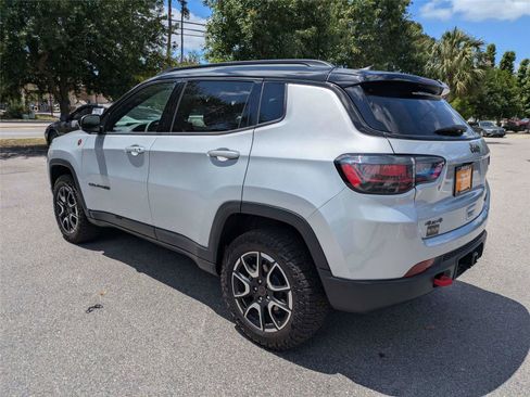 Certified 2025 Jeep Compass Trailhawk w/ Trailhawk Elite Group AWD/4WD image 5