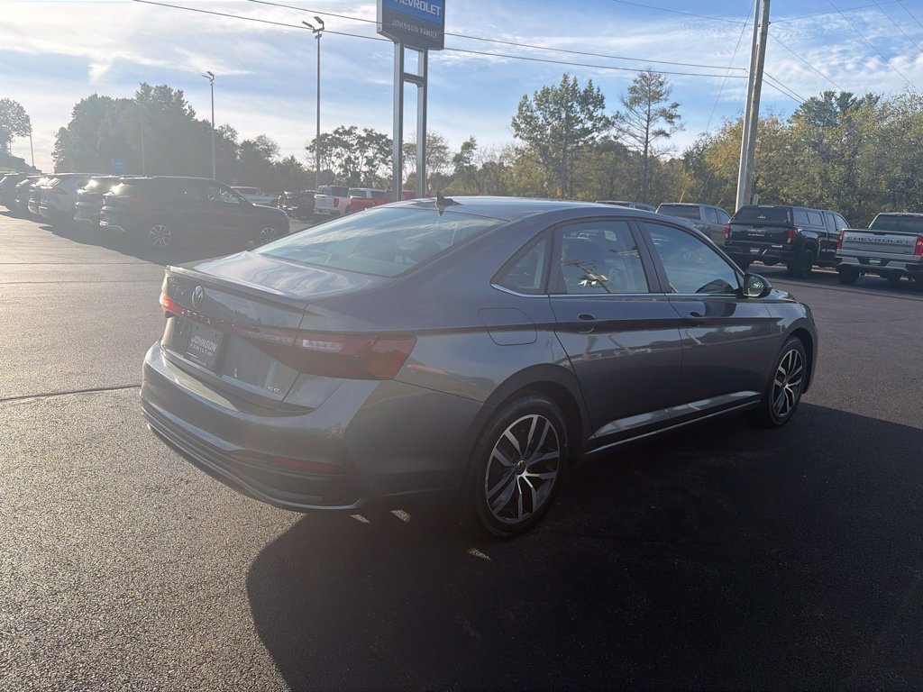 Used 2025 Volkswagen Jetta SE FWD image 10