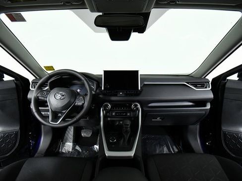 New 2025 Toyota RAV4 XLE image 18