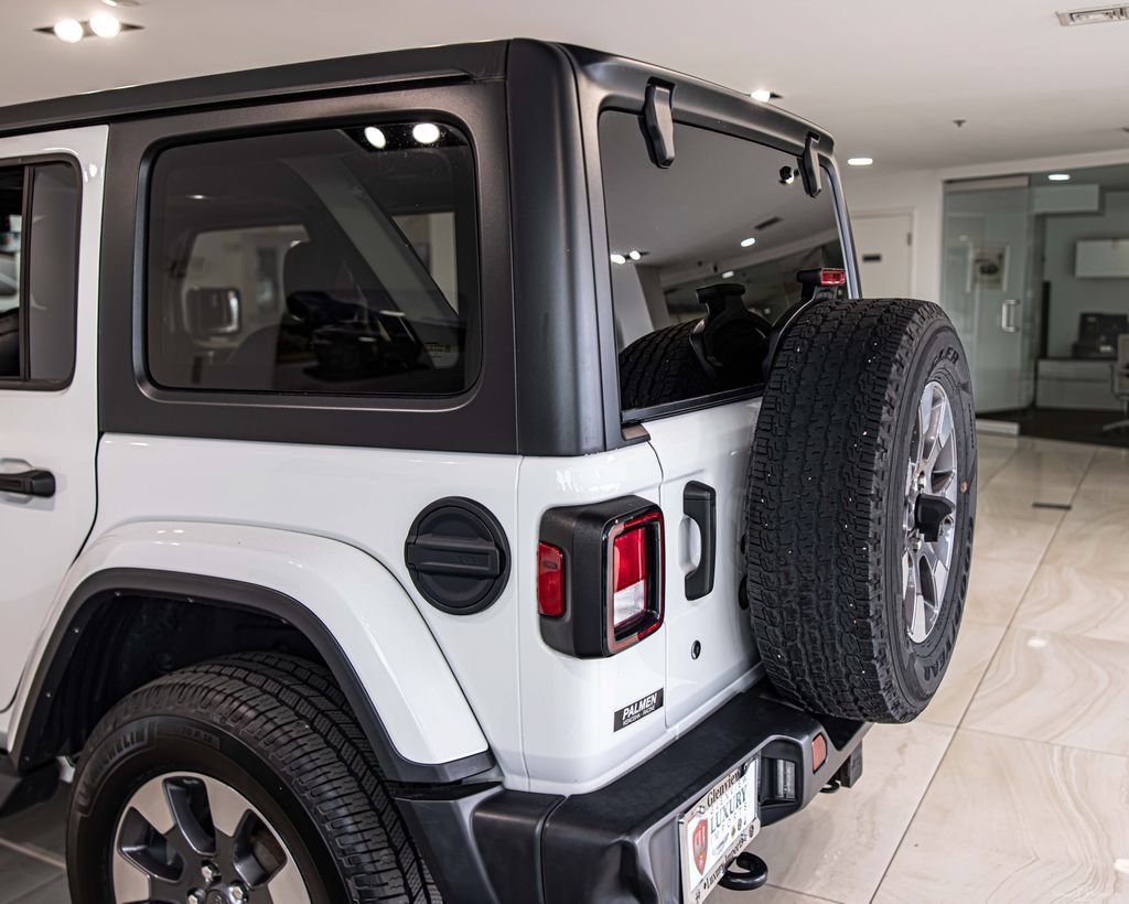 Used 2018 Jeep Wrangler Unlimited Sahara w/ Dual Top Group AWD/4WD image 14