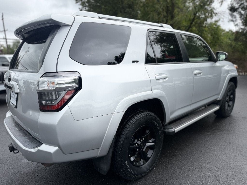 Used 2018 Toyota 4Runner SR5 AWD/4WD image 3