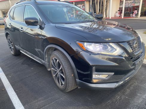 Used 2018 Nissan Rogue SV w/ Premium Package image 1