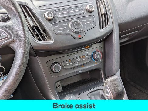 Used 2018 Ford Focus SE FWD image 30