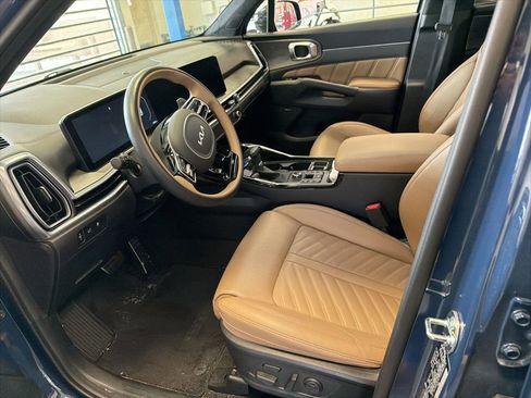 Used 2025 Kia Sorento SX Prestige w/ Olive Brown Leather Package AWD/4WD image 3