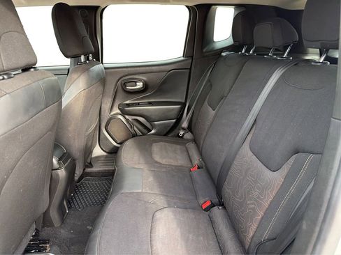 Used 2023 Jeep Renegade Latitude image 11