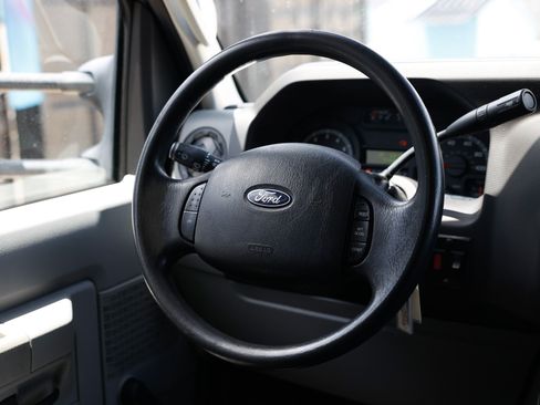 Used 2018 Ford E-350 and Econoline 350 Super Duty RWD image 31
