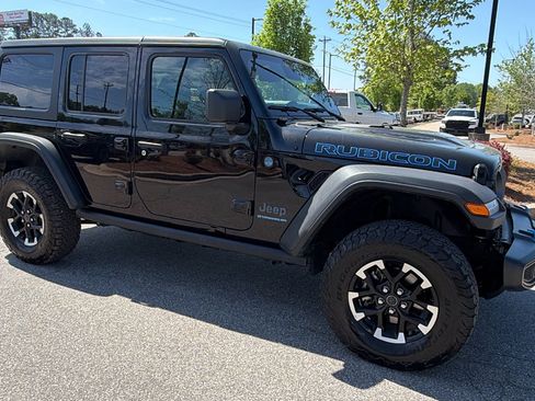 Used 2025 Jeep Wrangler Unlimited Rubicon 4xe w/ Convenience Group AWD/4WD image 5