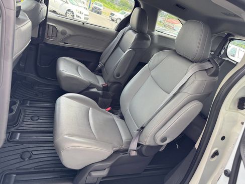 Used 2021 Toyota Sienna XLE AWD/4WD image 9