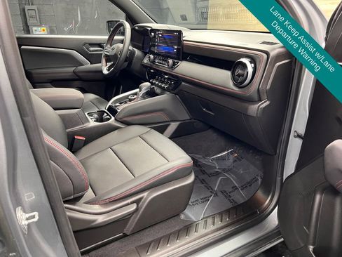 Used 2025 Chevrolet Colorado Z71 w/ Midnight Edition AWD/4WD image 8