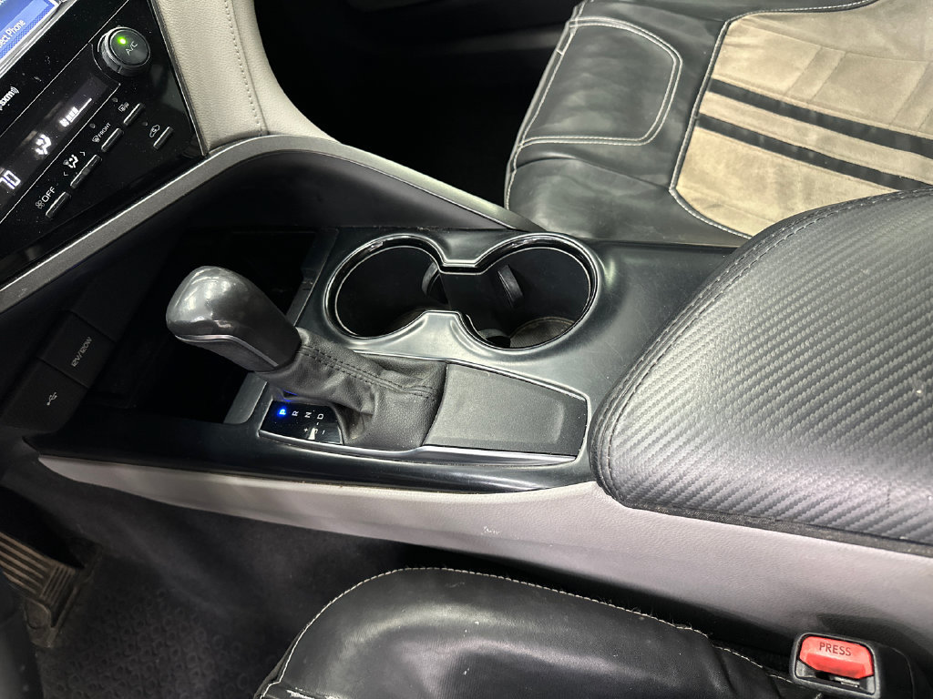 Used 2020 Toyota Camry SE w/ Convenience Package FWD image 28