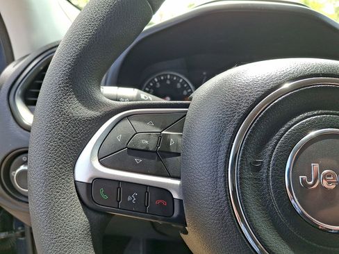 Used 2023 Jeep Renegade Latitude AWD/4WD image 17