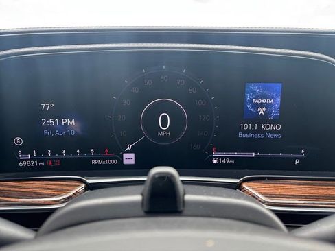 Used 2023 Cadillac Escalade Premium Luxury RWD image 16