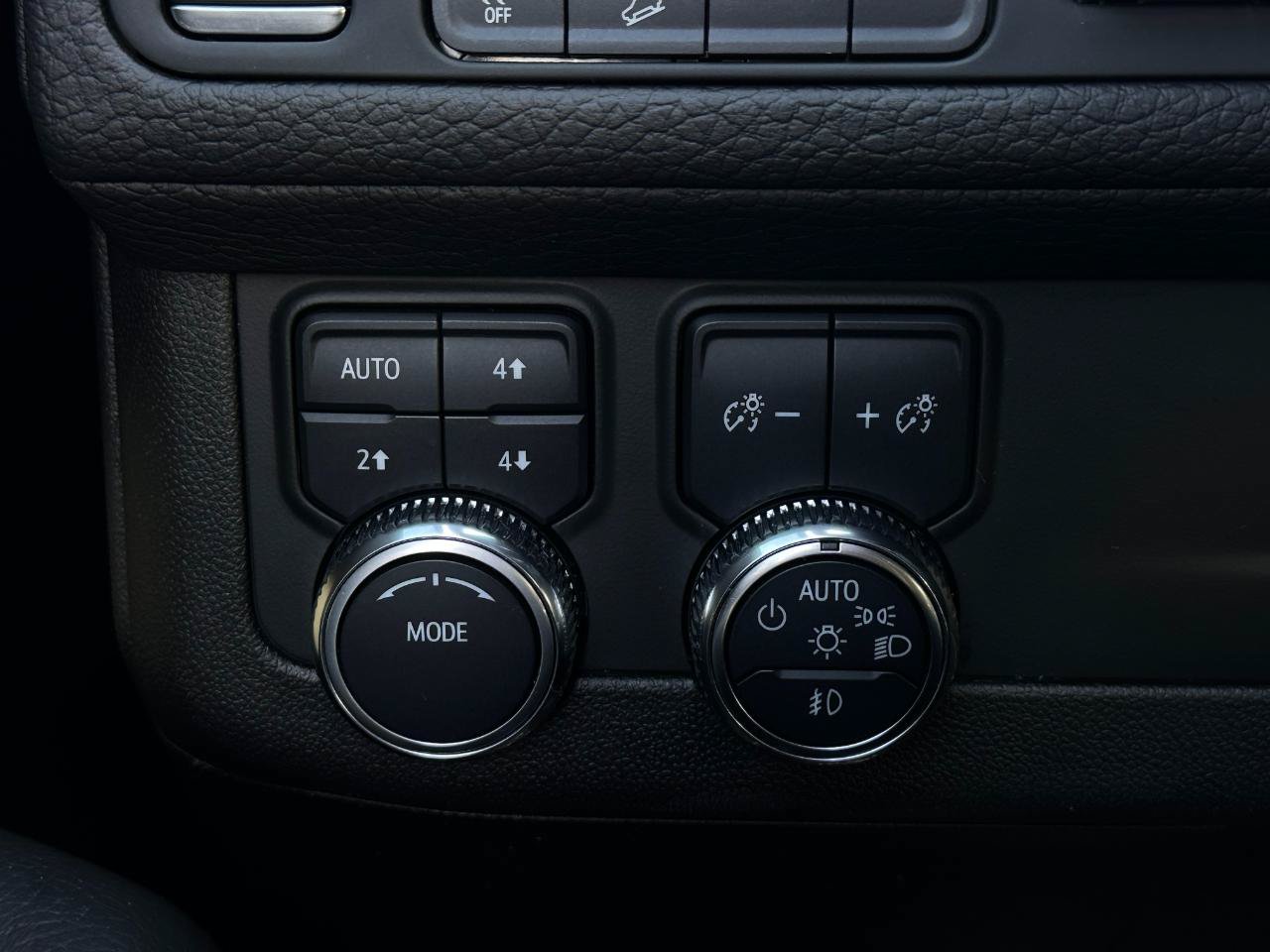 Used 2021 GMC Yukon Denali AWD/4WD image 28