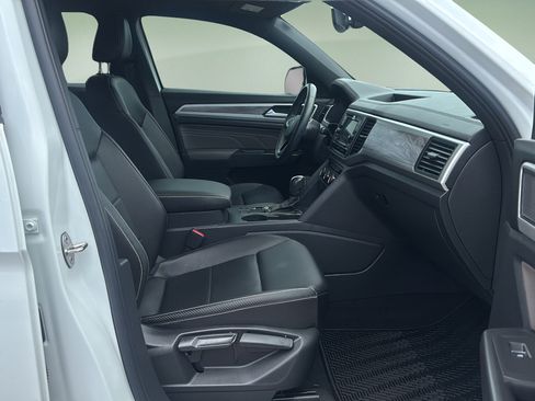 Used 2023 Volkswagen Atlas Cross Sport SE FWD image 11