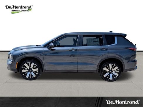 New 2025 Mitsubishi Outlander SE image 8