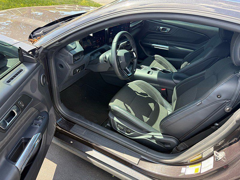 Used 2024 Ford Mustang Coupe RWD image 7