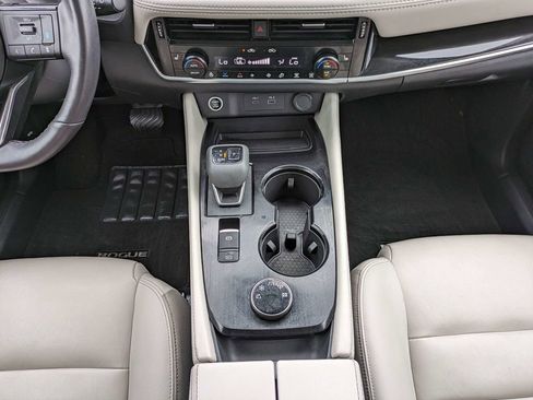 Used 2023 Nissan Rogue SL w/ SL Premium Package image 17