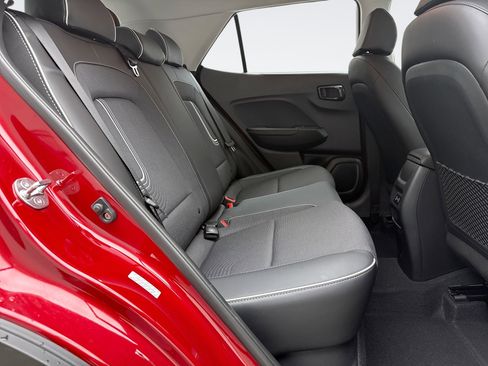 Used 2024 Hyundai Venue Limited image 19