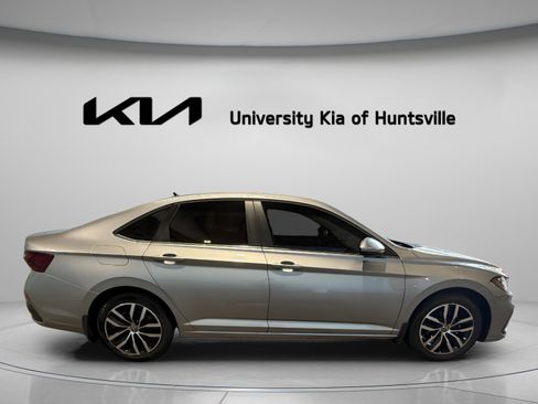 Used 2025 Volkswagen Jetta SE image 8