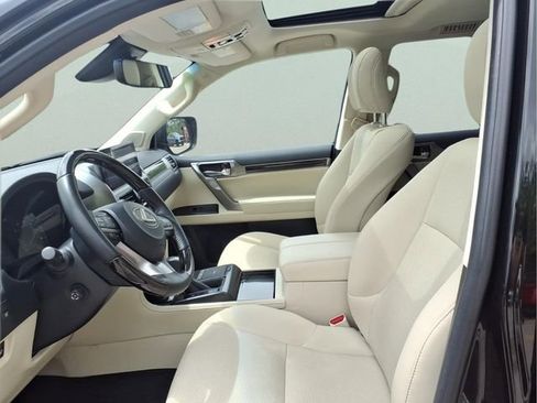 Used 2022 Lexus GX 460 Premium w/ Accessory Package AWD/4WD image 9