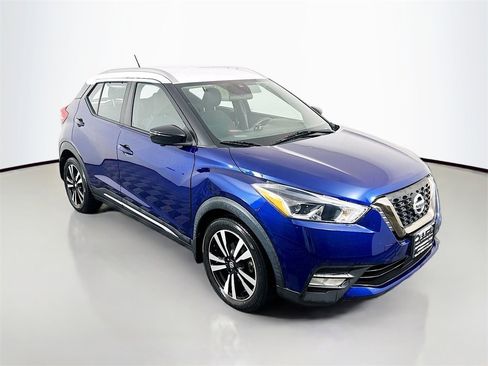 Used 2020 Nissan Kicks SR image 1
