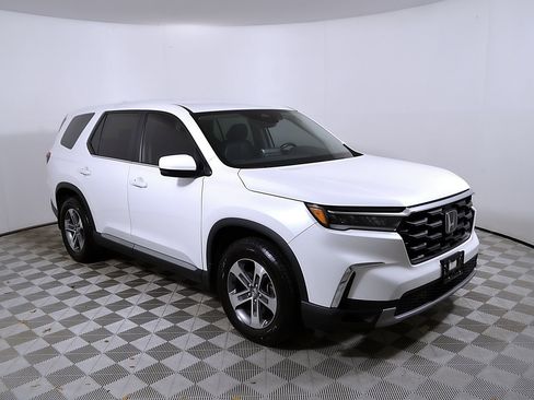 Used 2025 Honda Pilot EX-L image 6