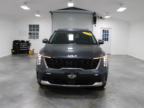 Used 2024 Kia Sorento S image 3