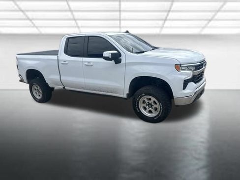 Used 2023 Chevrolet Silverado 1500 LT AWD/4WD image 2
