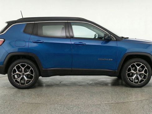 Used 2025 Jeep Compass Limited AWD/4WD image 11