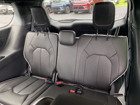 New 2027 Chrysler Pacifica Limited w/ S Appearance Package FWD image 25