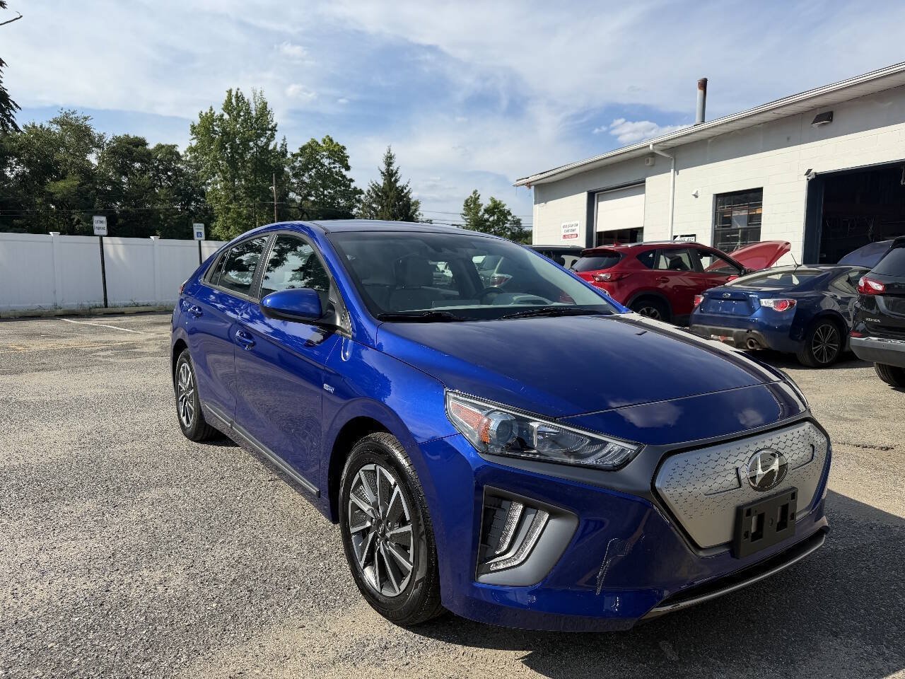 Used 2020 Hyundai Ioniq SE FWD image 4