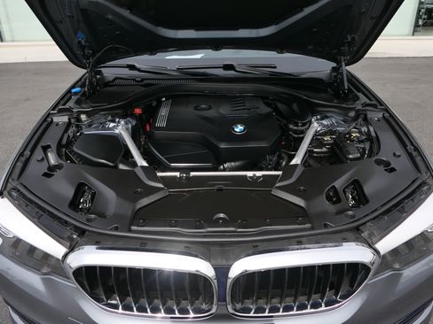 Used 2020 BMW 530i w/ Premium Package image 31