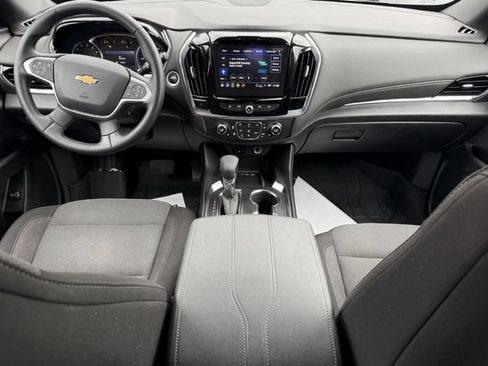 Used 2023 Chevrolet Traverse LT FWD image 13