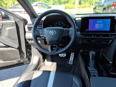 Used 2025 Toyota Camry SE FWD image 10