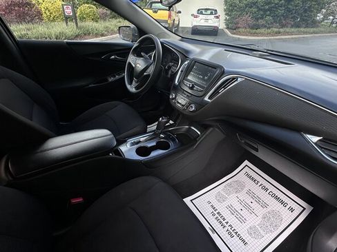 Used 2017 Chevrolet Malibu LT image 11