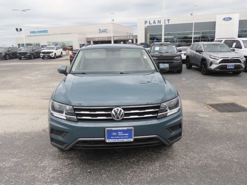 Used 2021 Volkswagen Tiguan SE w/ Panoramic Sunroof Package FWD image 4