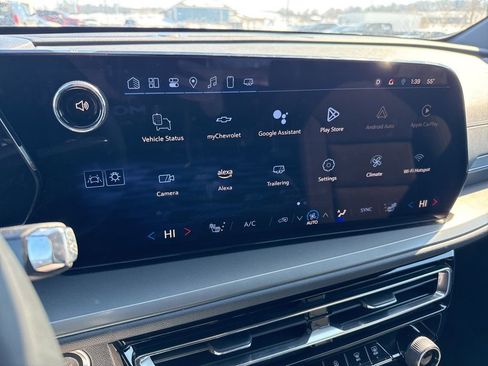 Used 2025 Chevrolet Traverse LT image 10